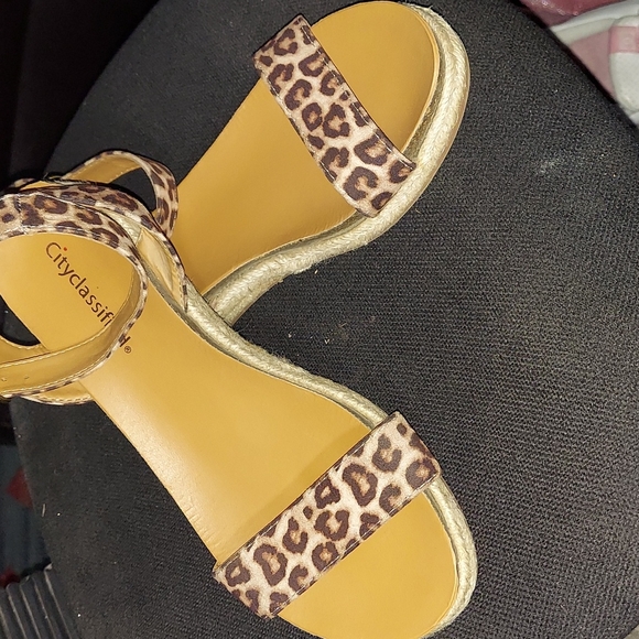 Sandals - Picture 2 of 2